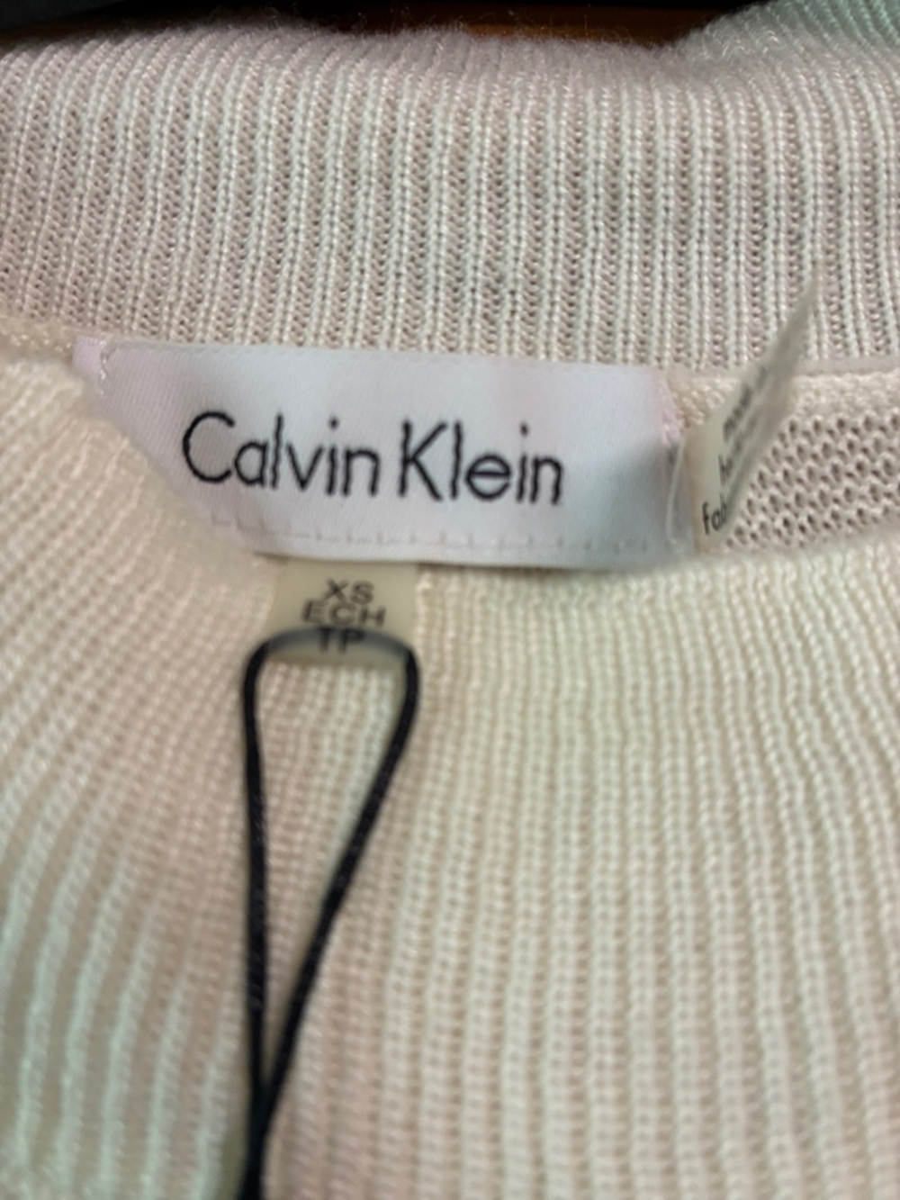 Calvin Klein Off-White Scoop Neck Knit Sweater length 28”pit to pit 18” - Picture 2 of 4